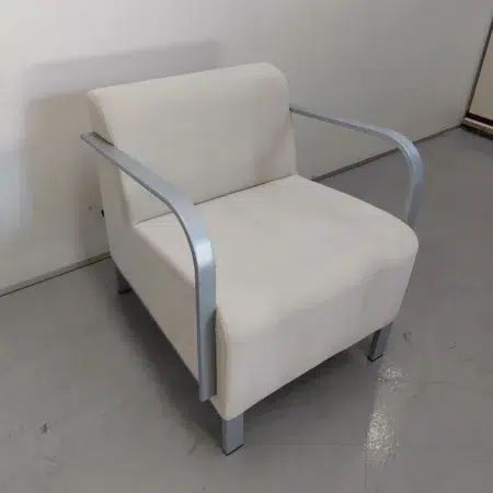 sillón de espera blanco